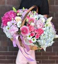 Цветочная композиция из Розы, Хризантемы, Пионы и Лизиантусы в корзине в Константиновке
