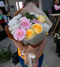 Букет цветов из:  Герберы, Розы и Хризантемы в Константиновке