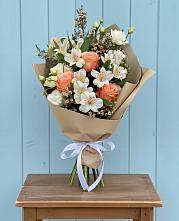 Букет цветов из:  Альстромерии, Лизиантусы, Розы и Хризантемы в Константиновке