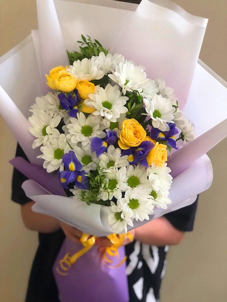 Букет цветов из: Ирисы, Хризантемы и Розы в Константиновке