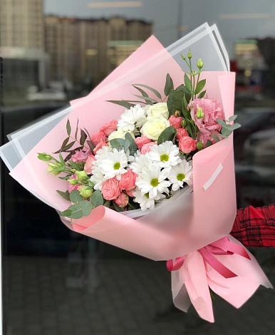 Букет цветов из: Розы, Лизиантусы и Хризантемы в Константиновке